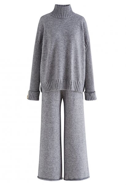Conjunto de suéter gola alta com abotoamento e calça de tricô cinza