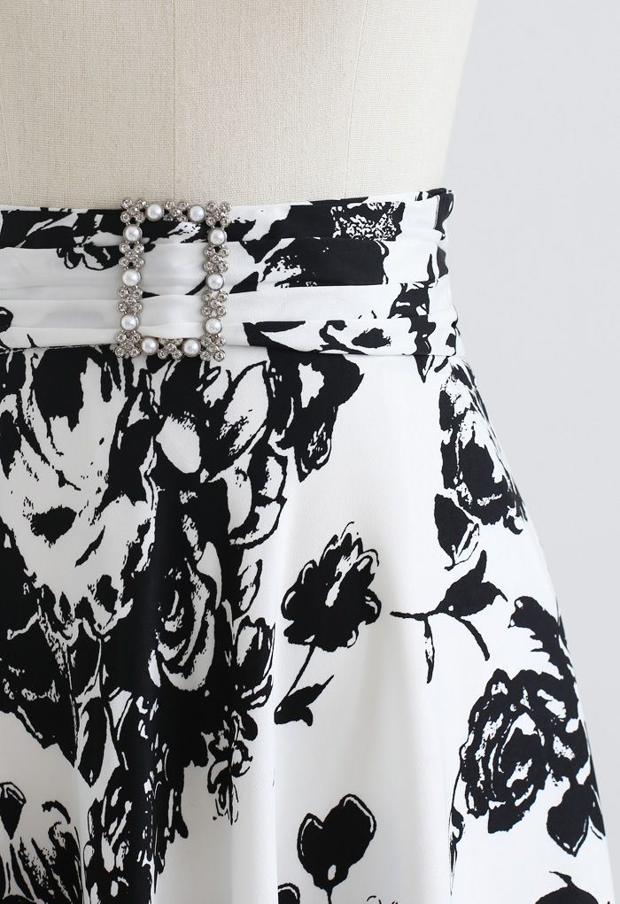 Broche detalhe esboço floral estampado saia midi em branco