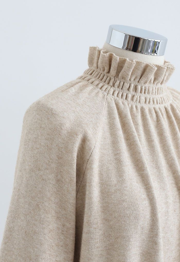Suéter de tricô gola alta com babados em camelo