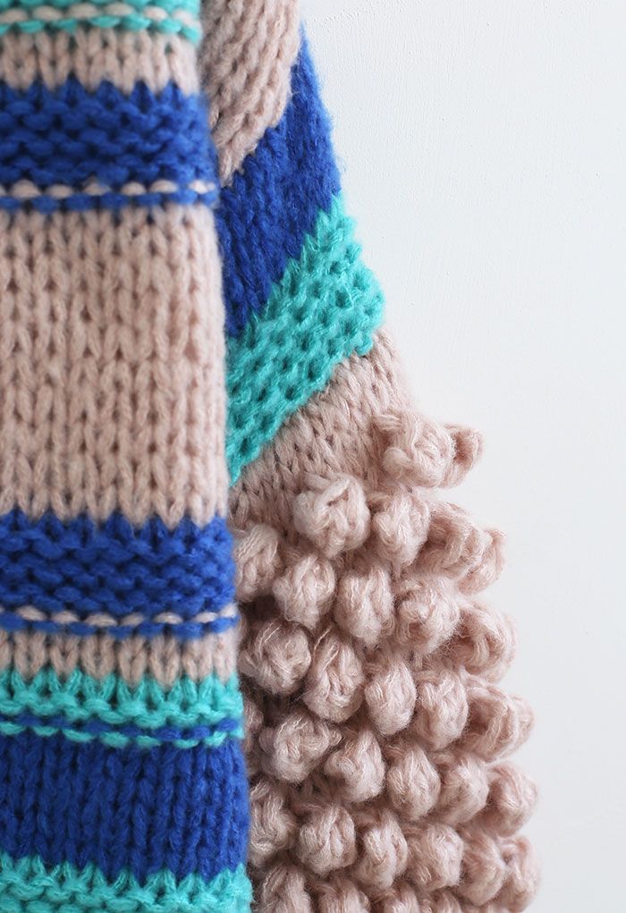 Suéter robusto de tricot à mão com manga pom-pom