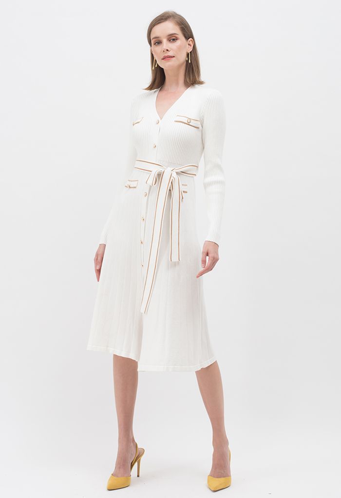 Vestido de malha abotoado com linha de contraste brilhante em branco