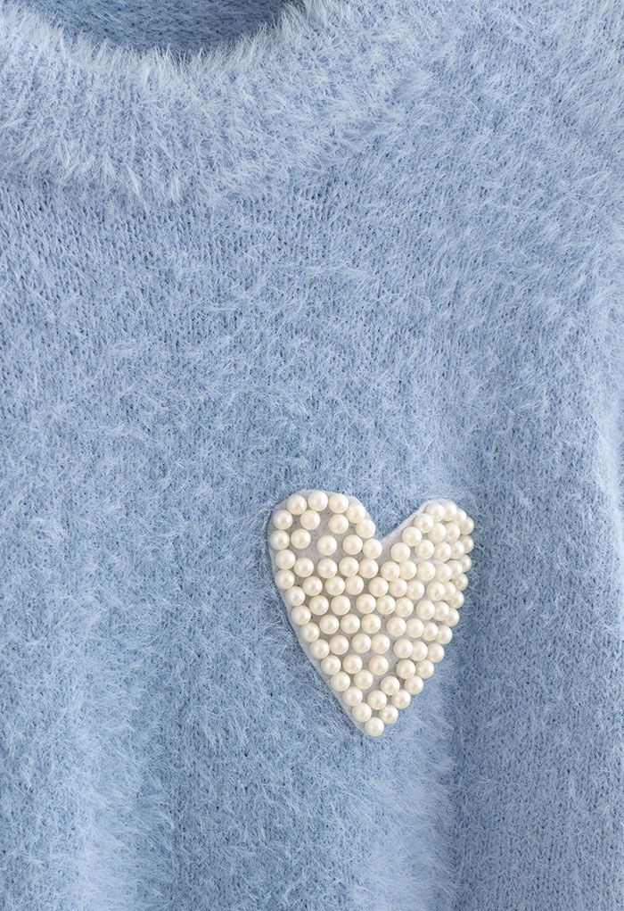 Suéter de malha felpuda macia com patch de coração perolado em azul