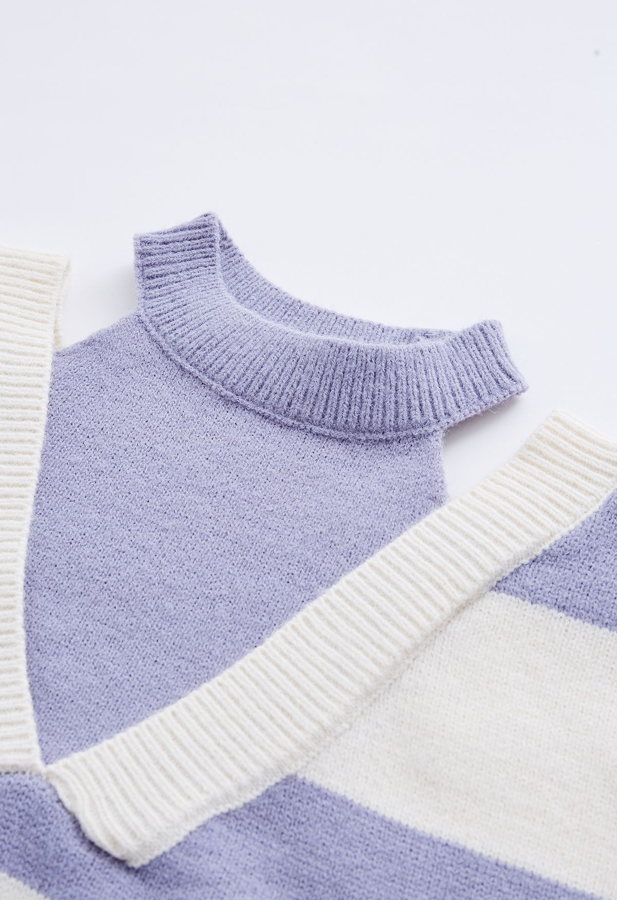 Suéter falso de duas peças de ombro frio listrado em roxo