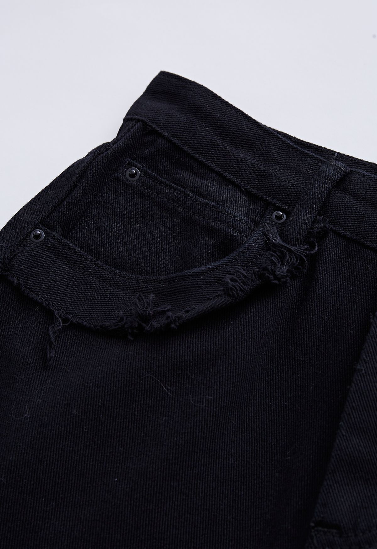 Jeans Flare de bolso clássico com detalhe desfiado em preto