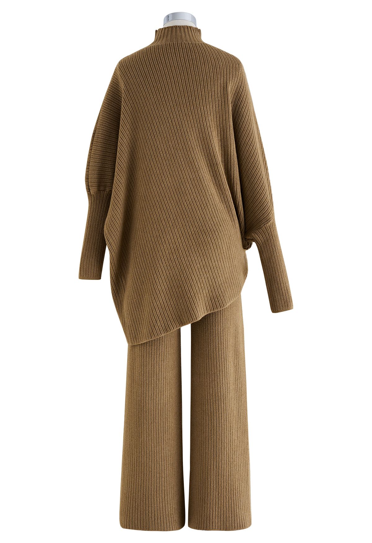 Conjunto de suéter e calça assimétrico manga morcego em tricot caramelo