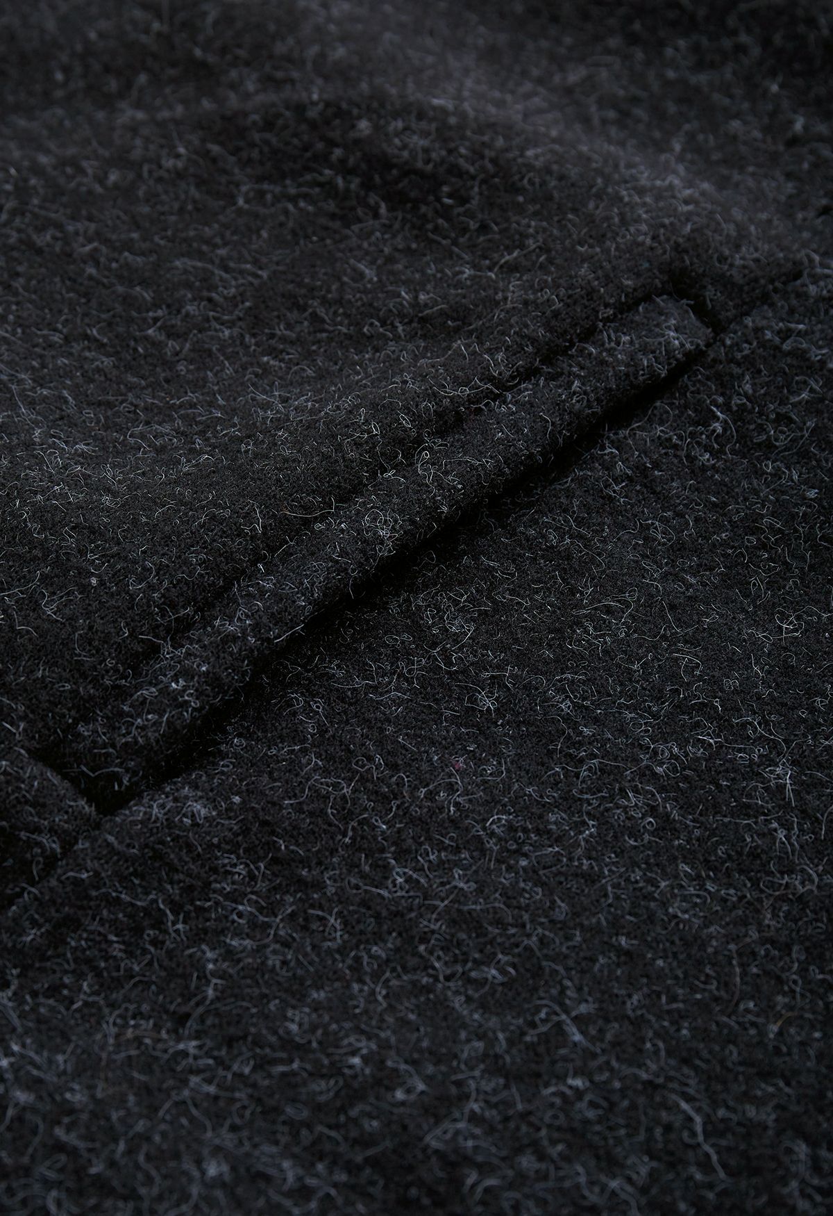 Poncho de pele sintética com laço auto-atado em preto