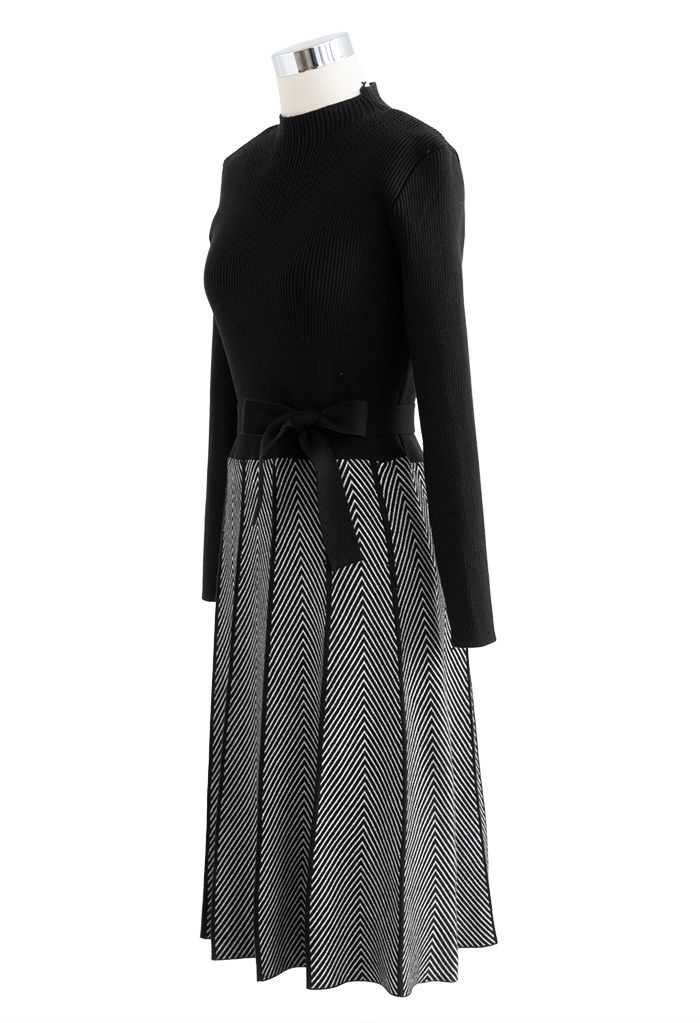 Vestido de malha com estampa de espinha de peixe e cinto em preto