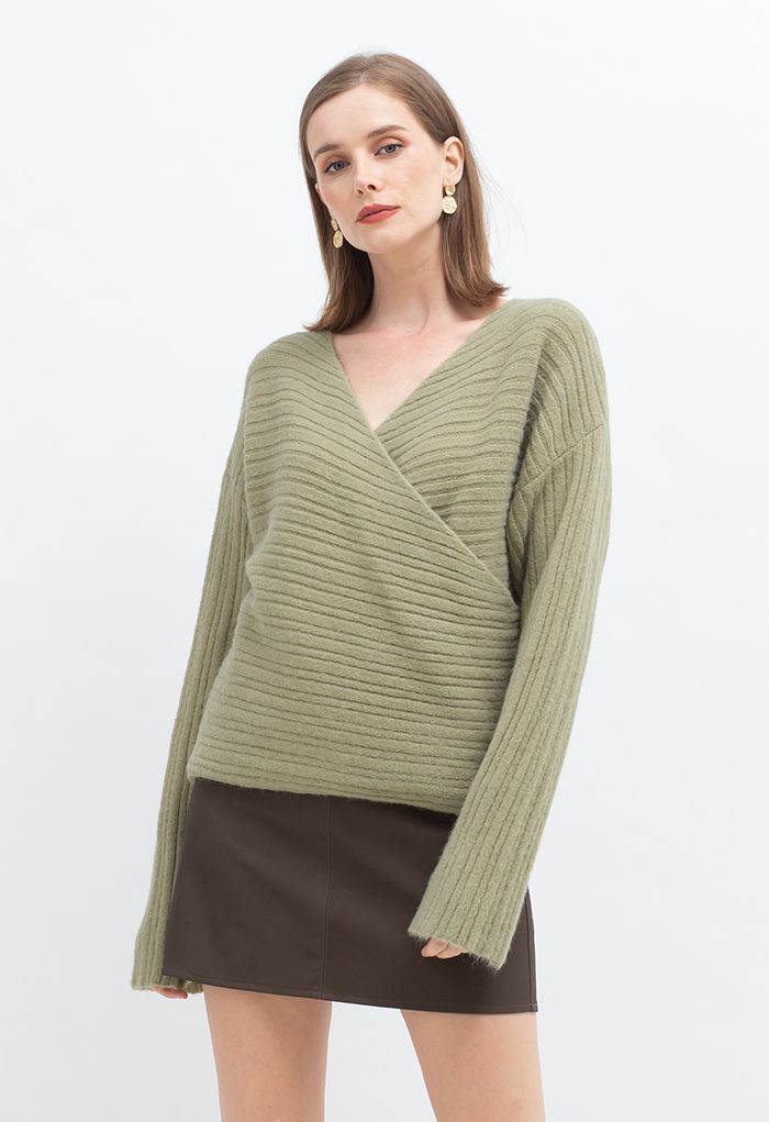 Suéter manga longa com decote em V em verde musgo