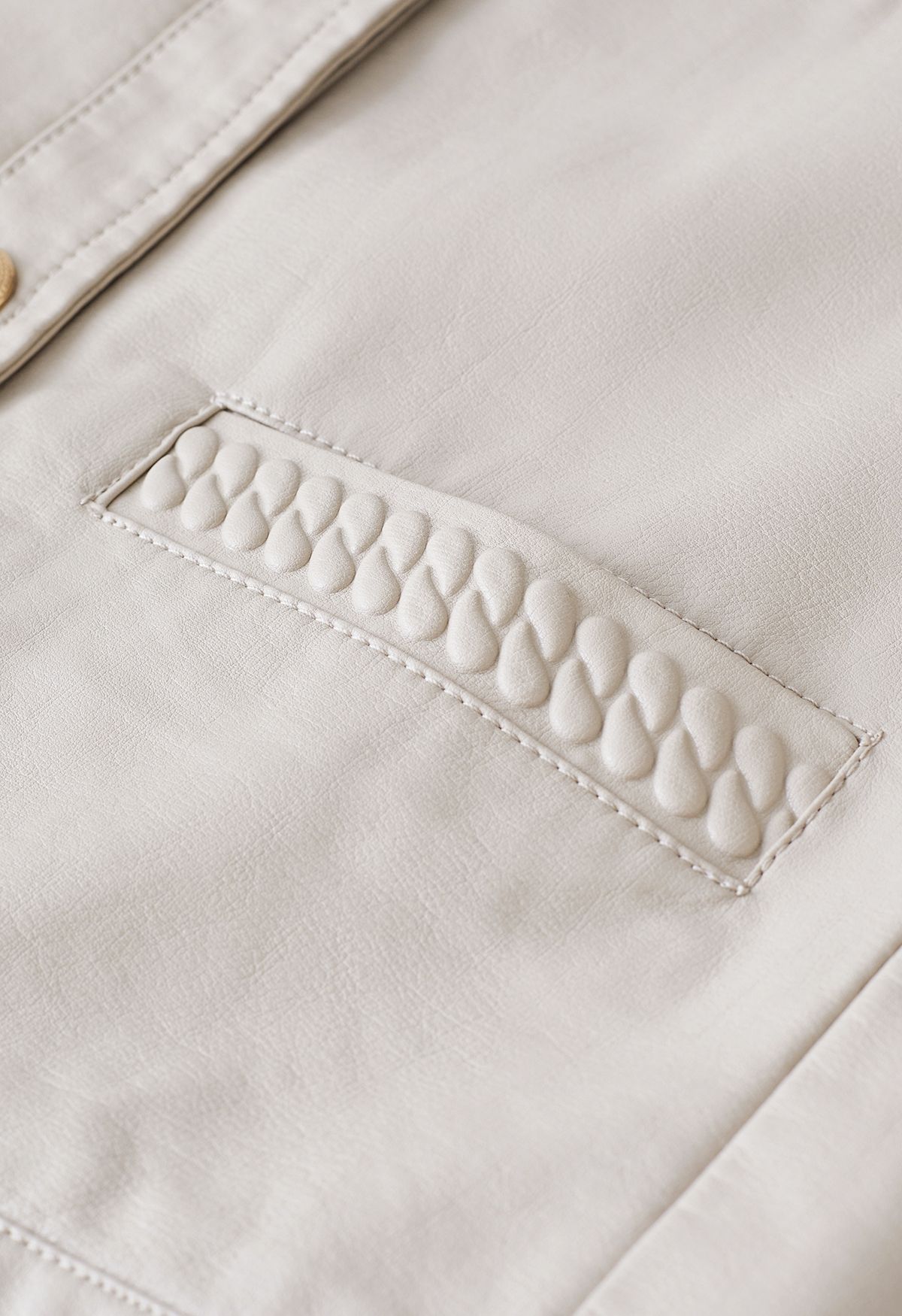 Jaqueta de couro sintético com acabamento de bolso welt em marfim