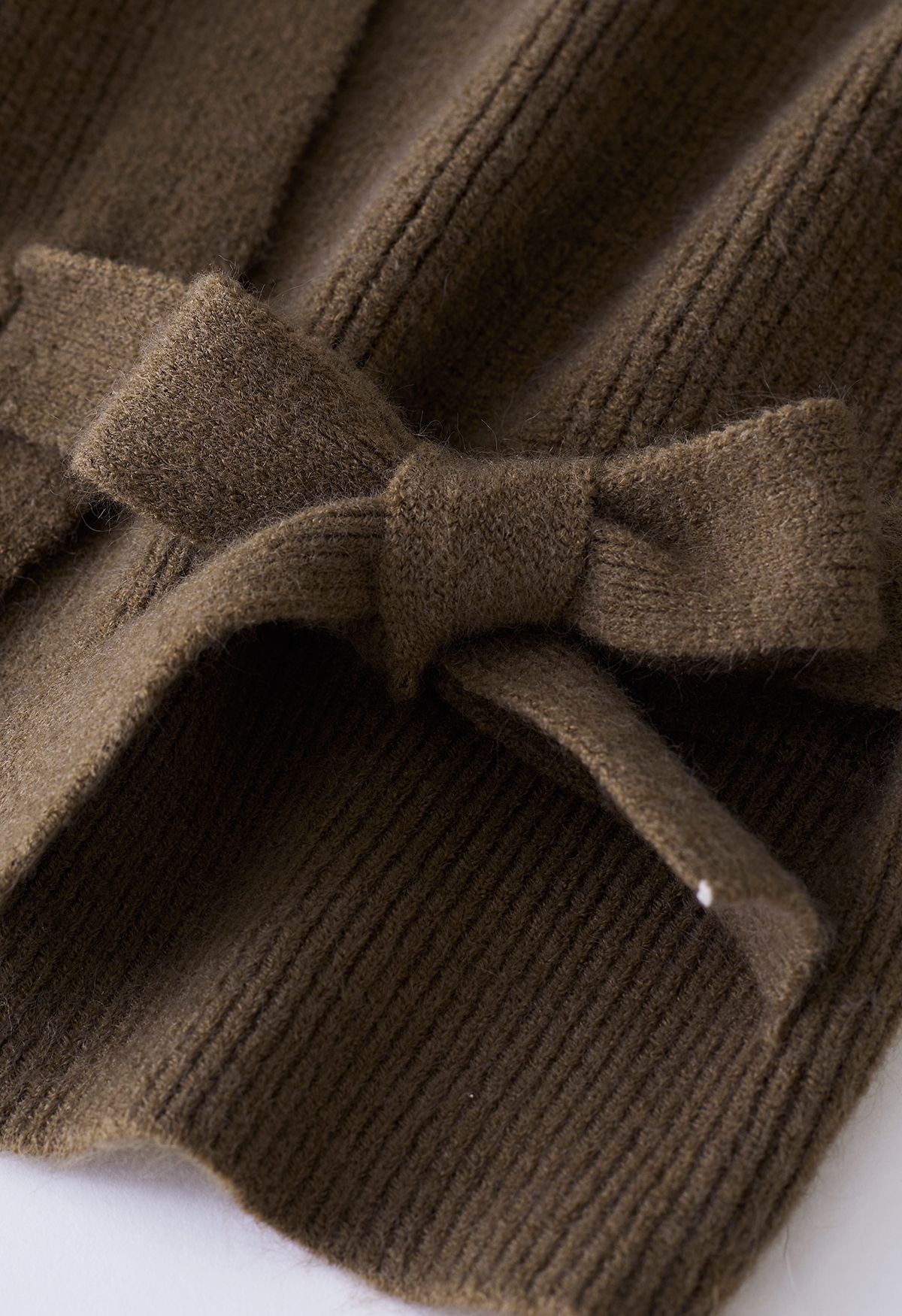 Blusa de tricô com laço self-tie em marrom