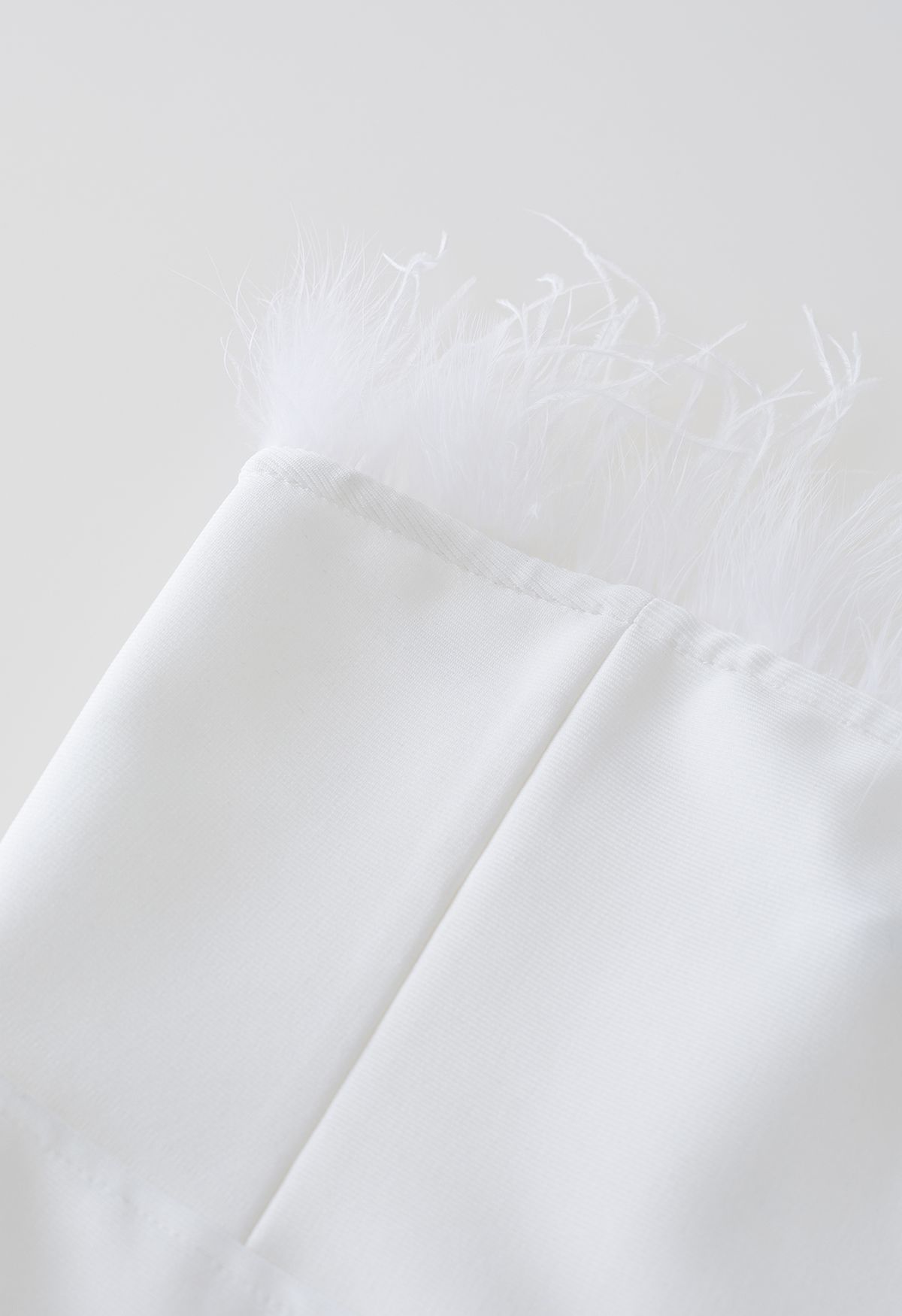Vestido Cocktail Feather Trim Bodycon Tube em Branco