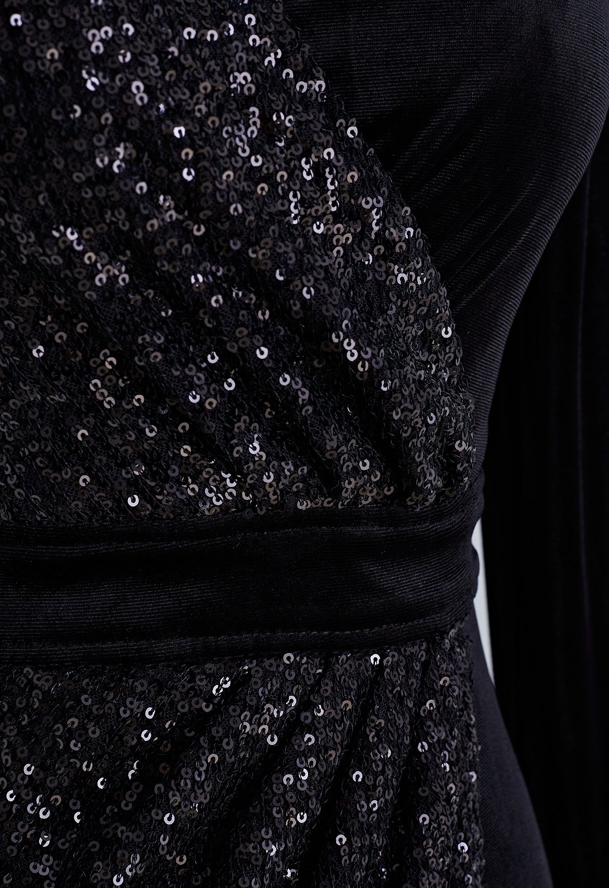 Vestido de festa de veludo com lantejoulas deslumbrante em preto