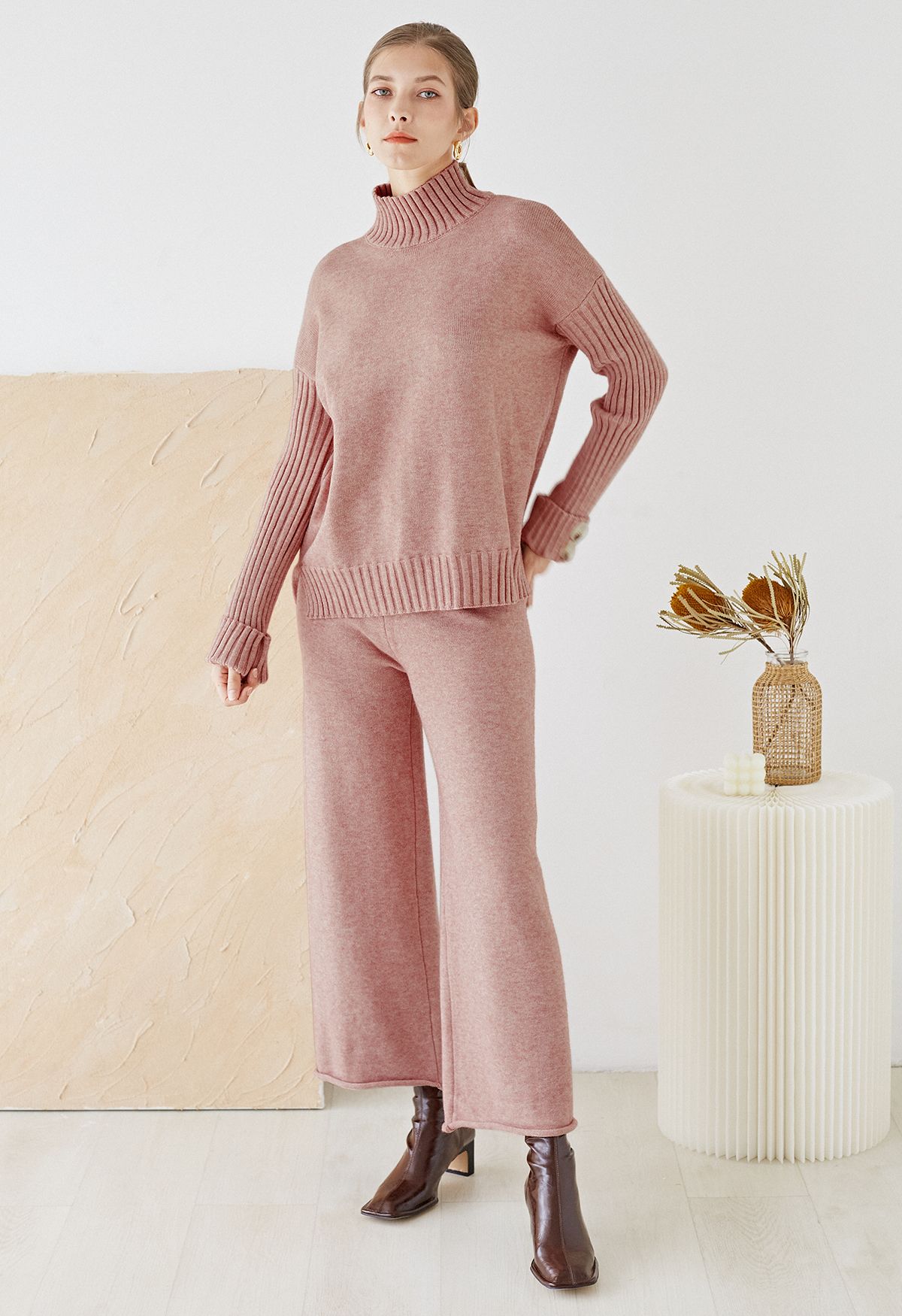 Conjunto de suéter de gola alta abotoada e calça de malha rosa