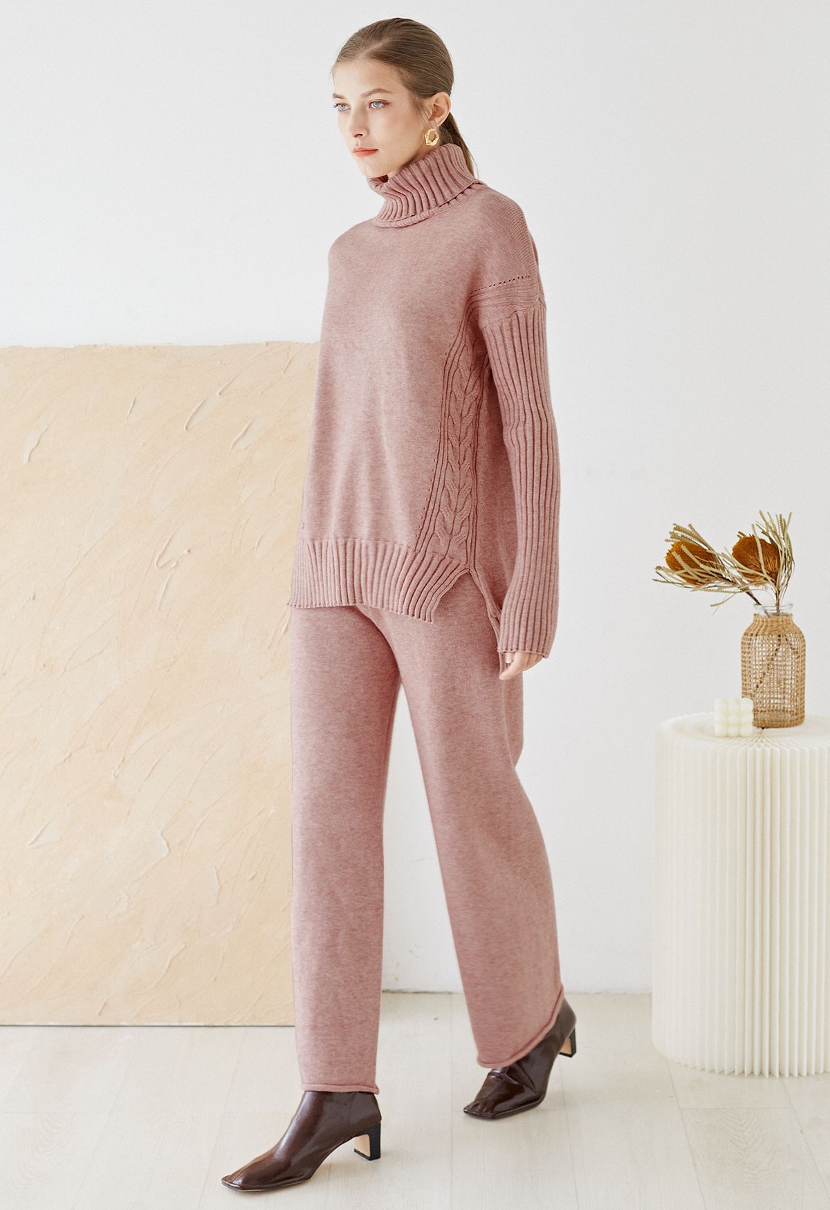 Conjunto de suéter gola alta e calça de malha em rosa