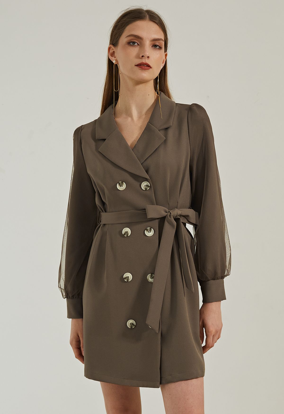 Vestido blazer com sobreposição de malha e manga dupla em marrom