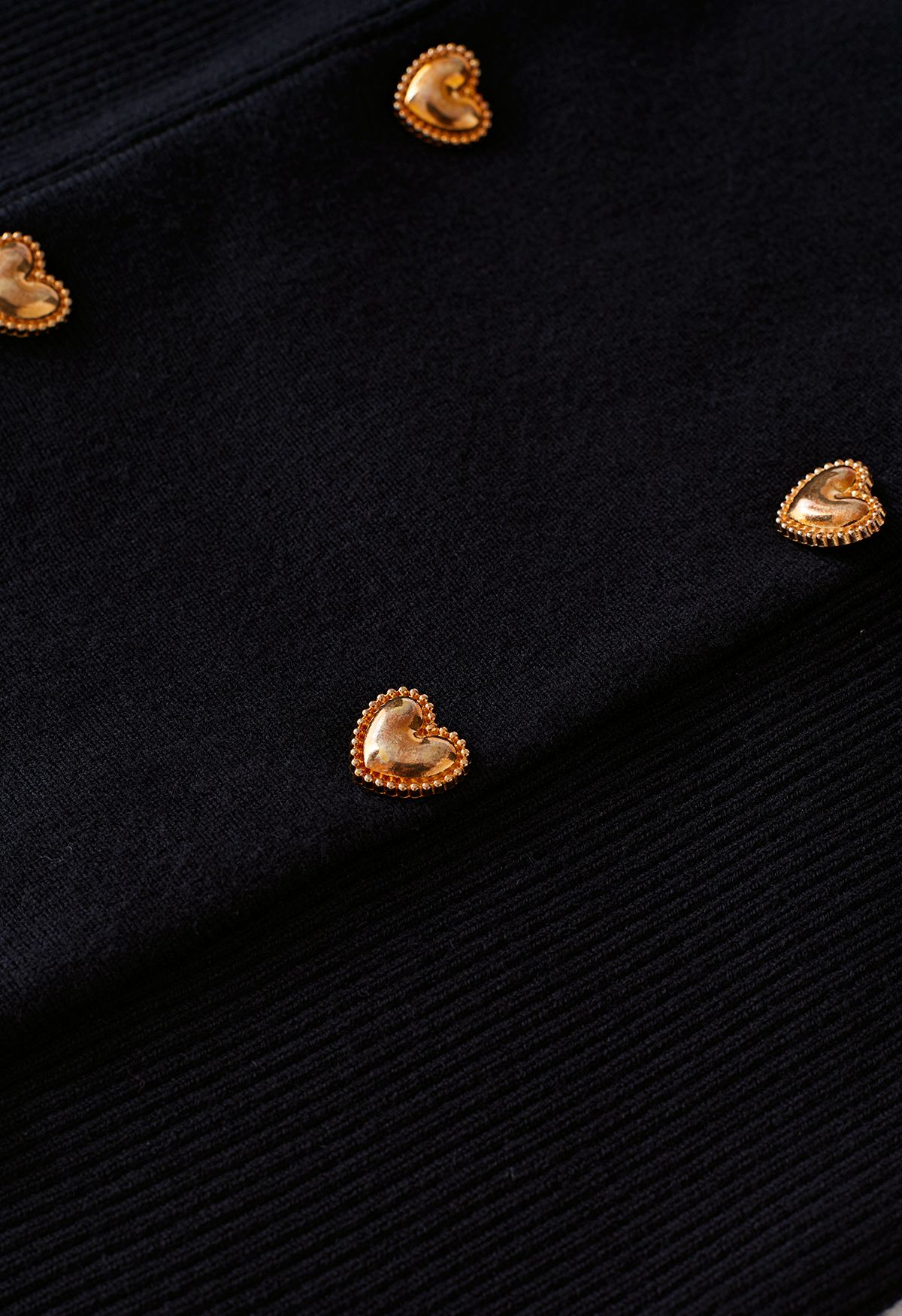 Blusa de malha com botões em forma de coração e decote quadrado em preto