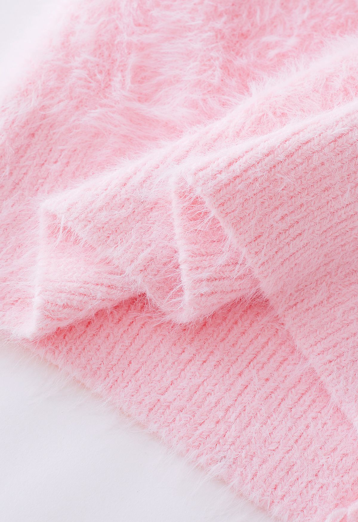 Cardigã de tricô felpudo com broche de diamante e rosa