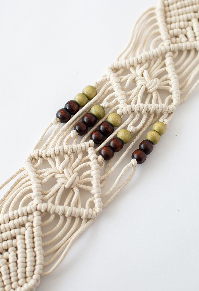 Cinto tecido de decoração de contas de fivela de madeira em marfim