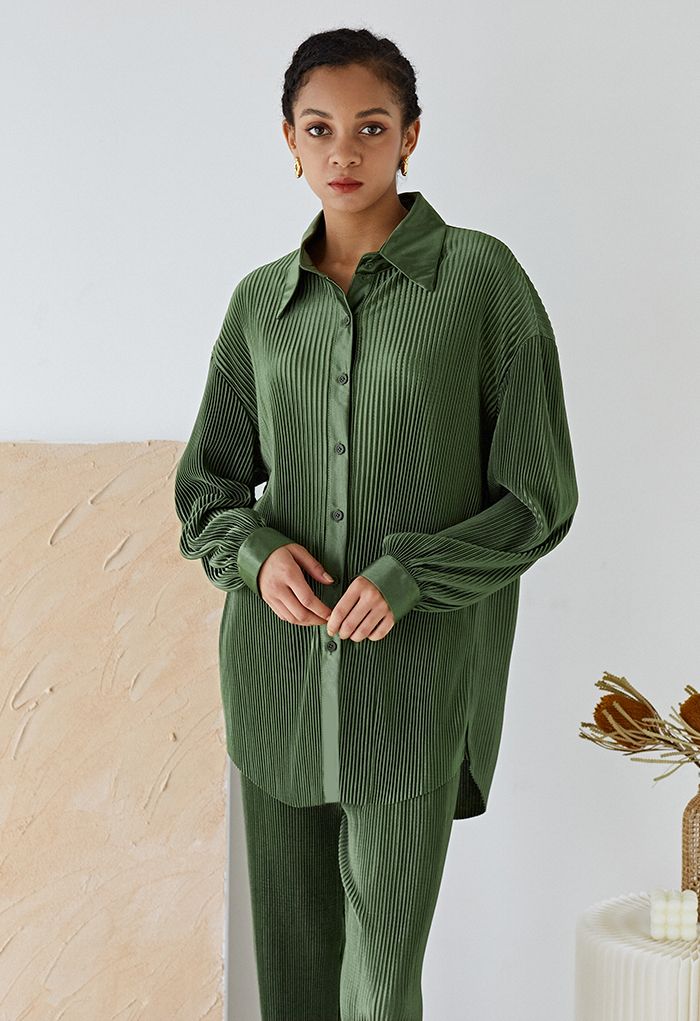 Conjunto de calça e camisa de plissado completo em verde exército