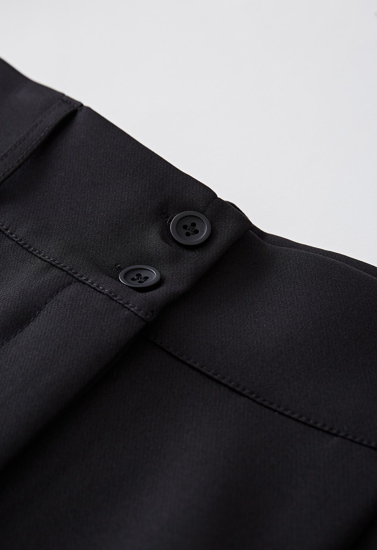 Fascinante calça de perneira reta em preto