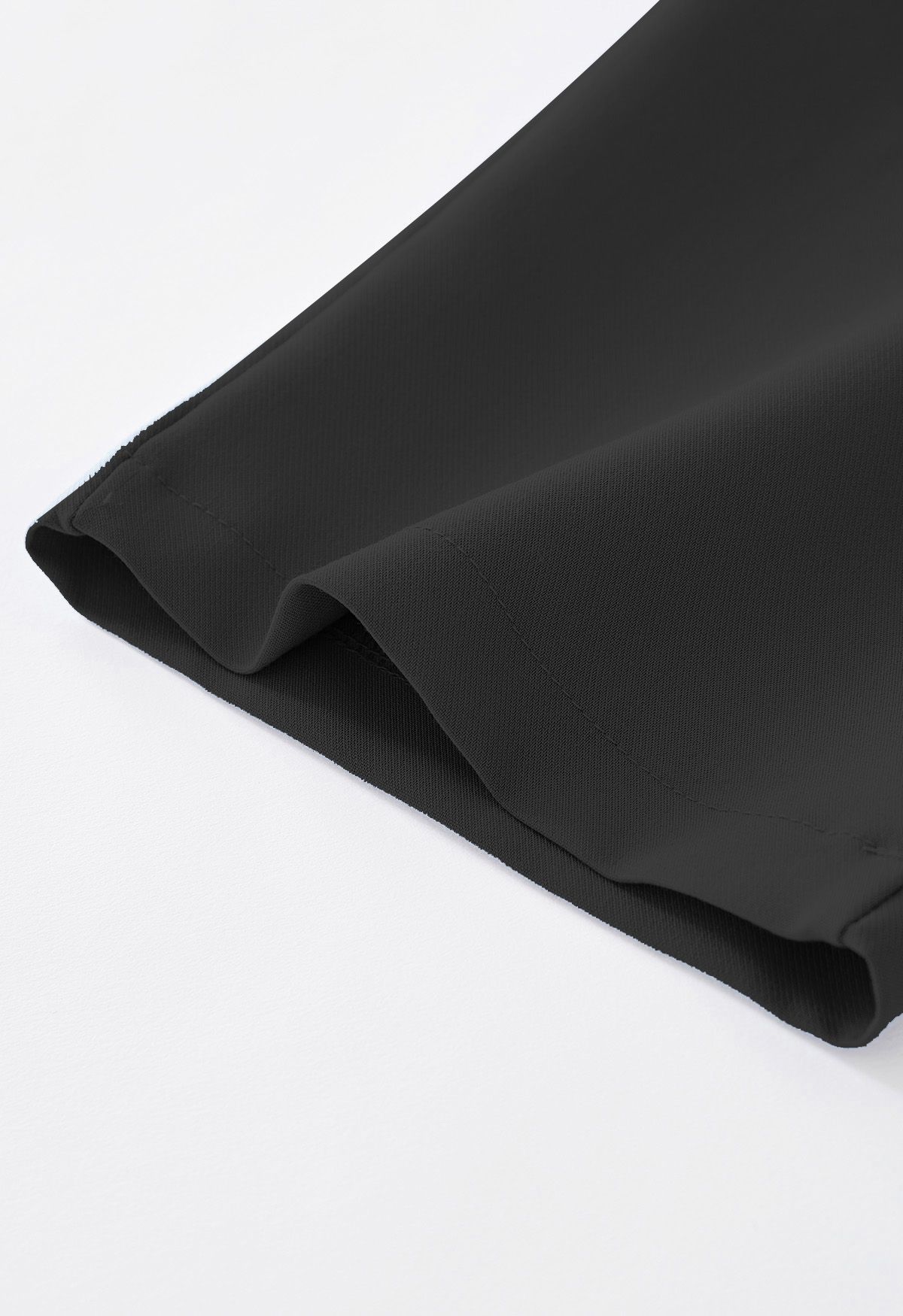Fascinante calça de perneira reta em preto