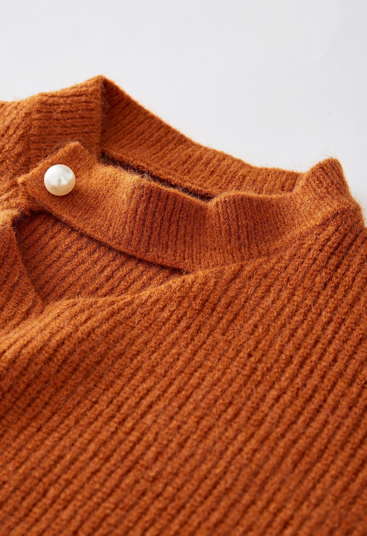 Suéter de tricô canelado com decote gargantilha Pearl Decor em abóbora