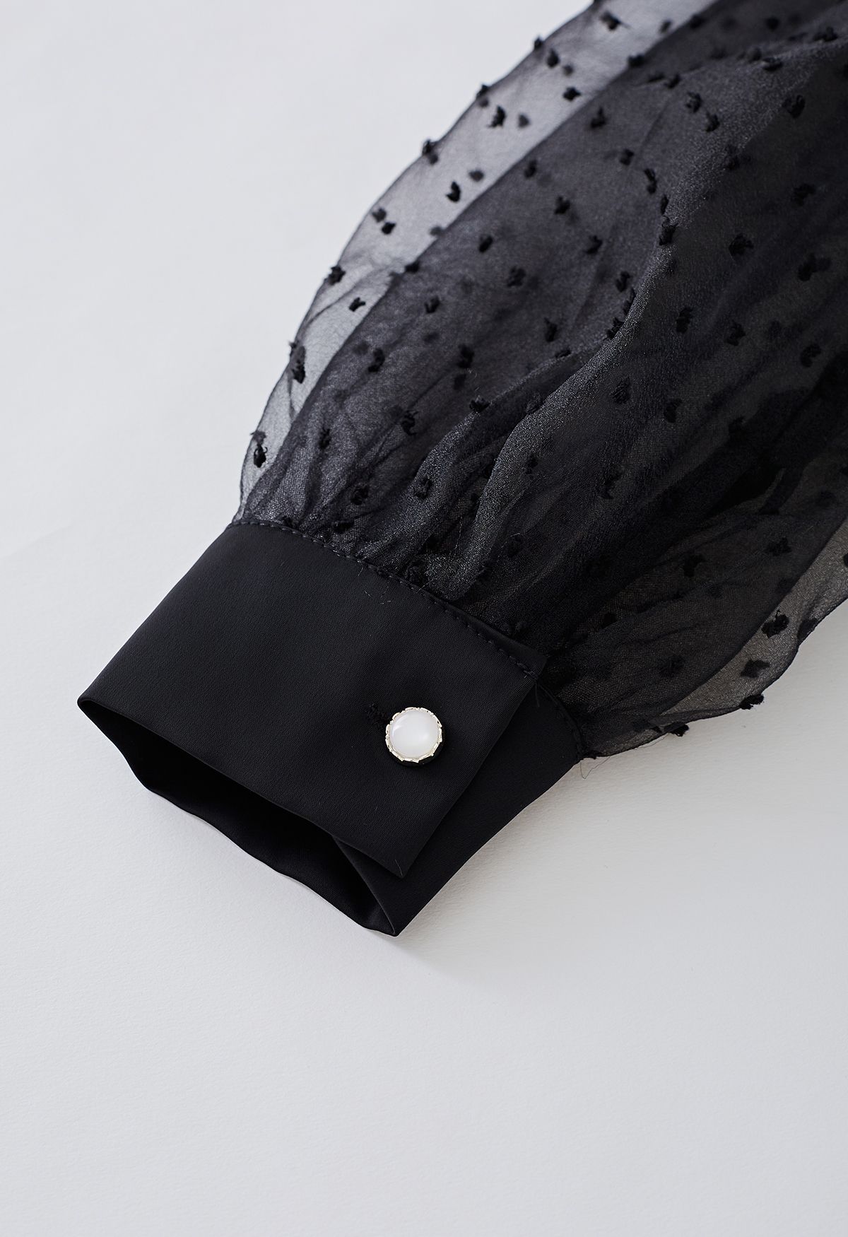 manga de bolha de organza do bando Camisa de cetim laço em preto
