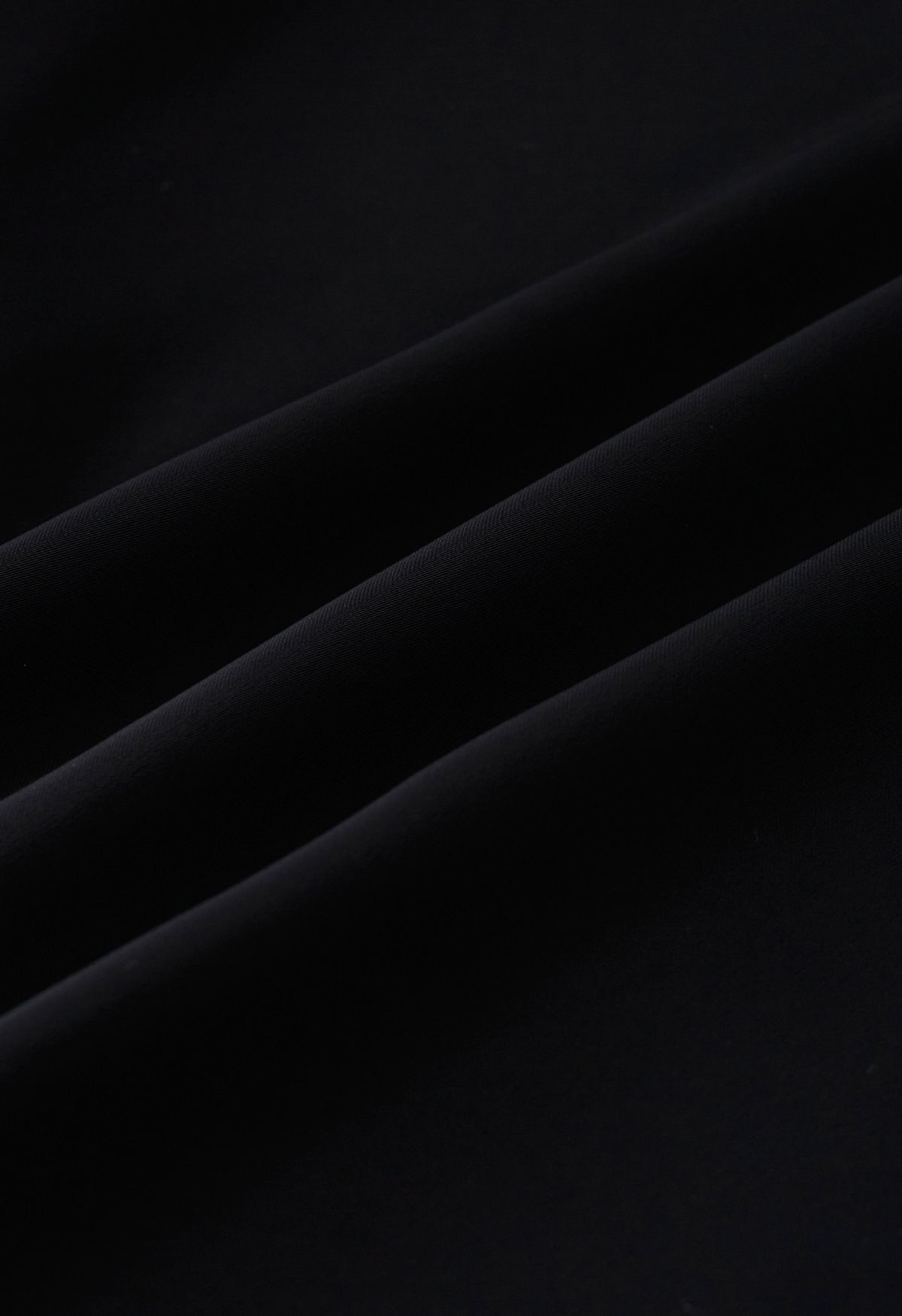 manga de bolha de organza do bando Camisa de cetim laço em preto