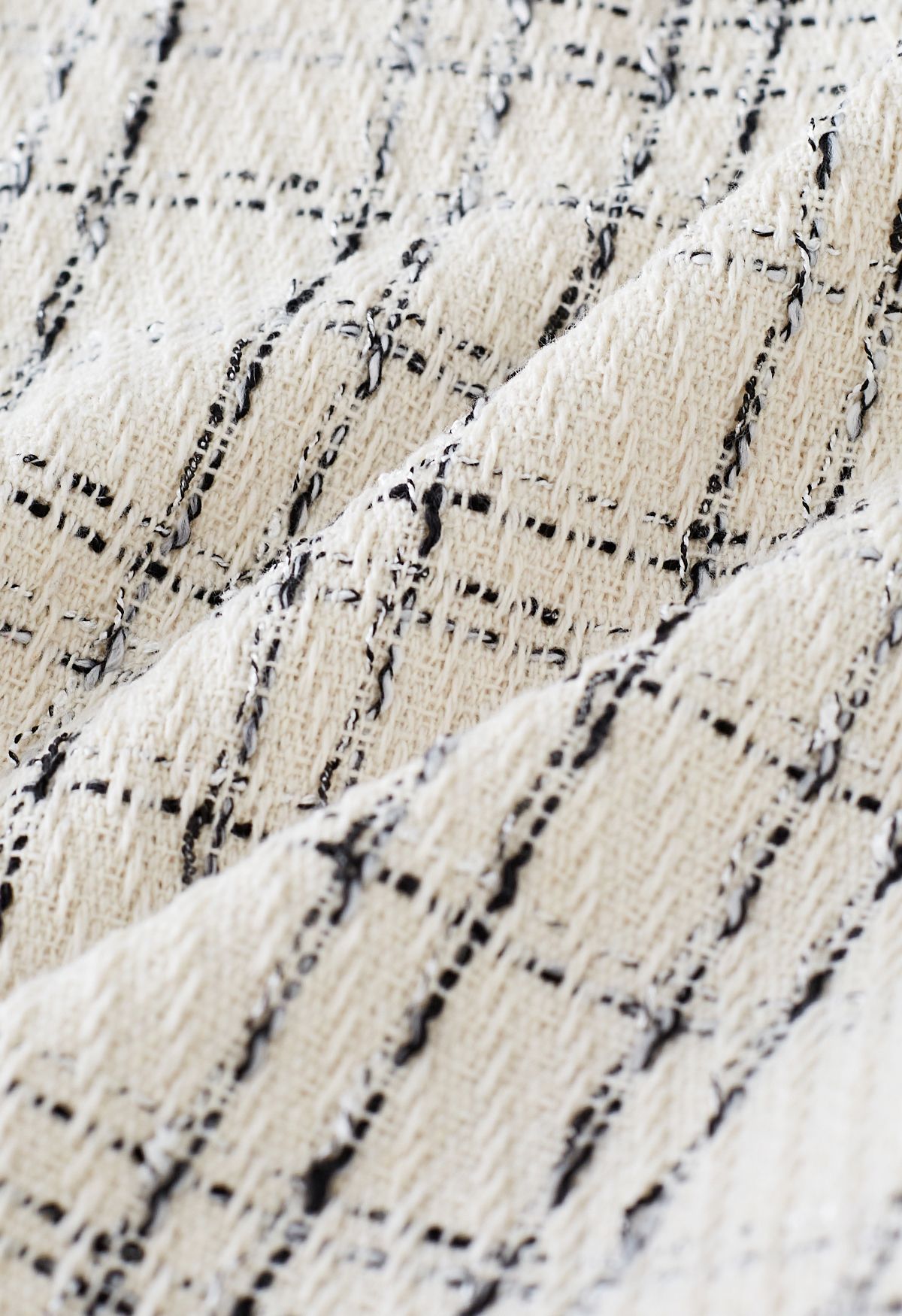 Saia com abas abotoadas de tweed Grid em marfim