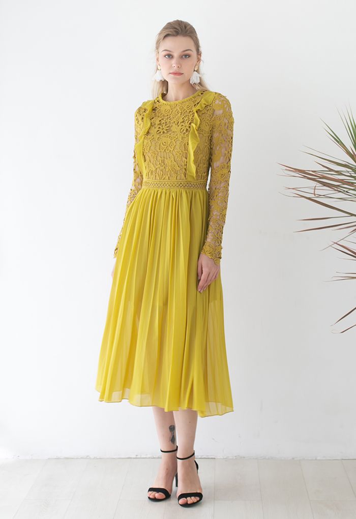 Vestido midi plissado de chiffon de crochê floral em amarelo